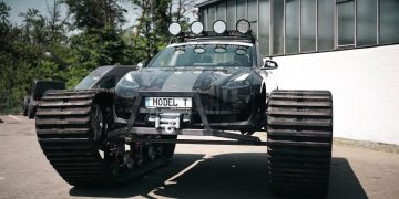 Из Tesla Model 3 в гигантский танк