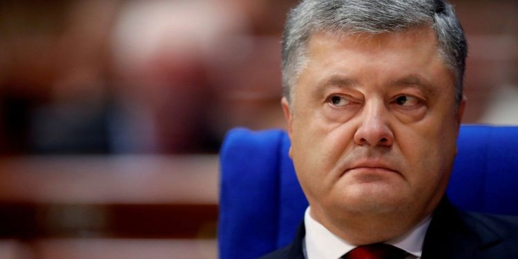 Пограничники не выпустили Порошенко из Украины
