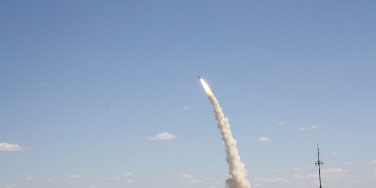 За вечер по Украине выпустили порядка 20 ракет