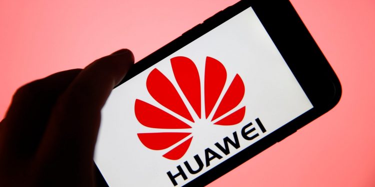 Huawei остановила продажу техники в РФ