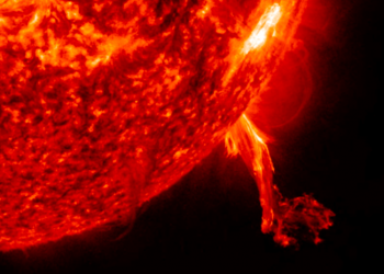 Солнце разразилось еще тремя вспышками