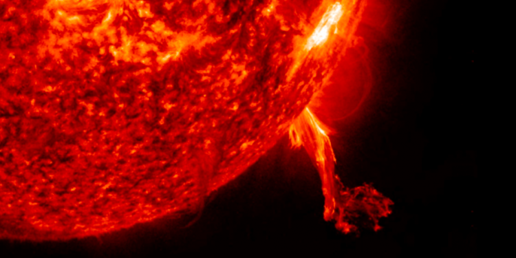 Солнце разразилось еще тремя вспышками