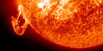 Солнце выпустило торнадо размером с Землю