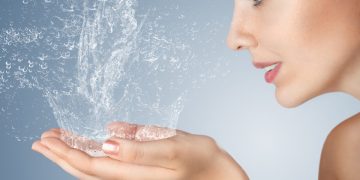 Почему недостаточно умываться простой водой