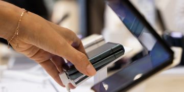 В РФ начали завозить электронику в обход санкций