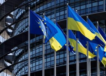 Европарламент призвал предоставить Украине статус кандидата