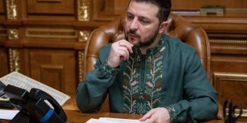 Вышиванку Зеленского продали в США на аукционе