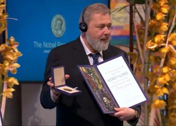 Российский журналист продал нобелевскую медаль