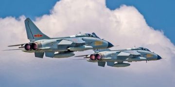 В небо Тайваня вошли 22 китайских военных самолета