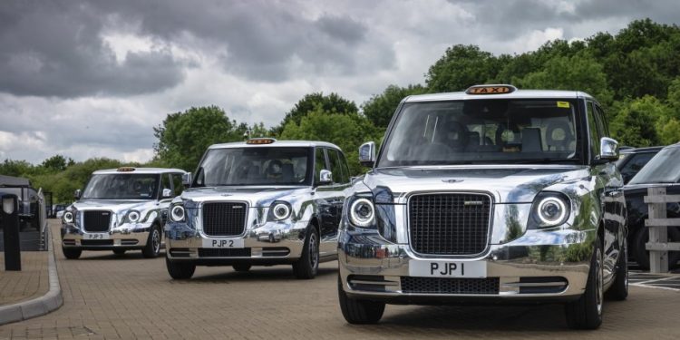 Особое лондонское такси к юбилею Королевы