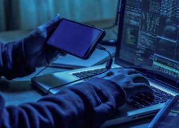 Украинка помогла хакерам “слить” данные россиян