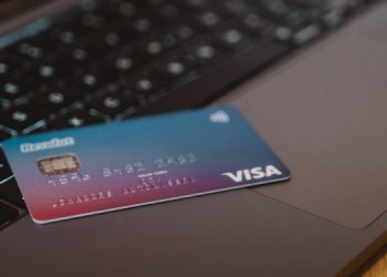 Банки массово отменяют кредитные каникулы