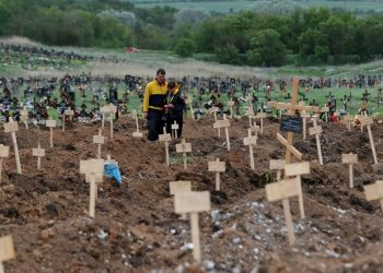 Место массового захоронения в Мариуполе