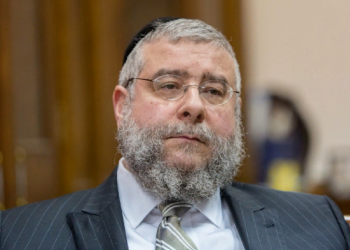 Главный раввин Москвы покинул Россию