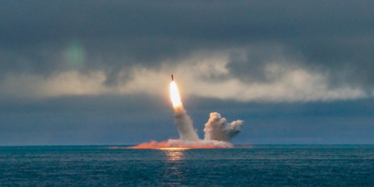 Россия маскирует военные корабли гражданскими