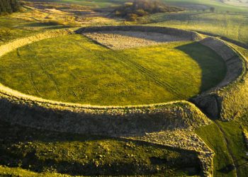 В Исландии нашли огромную искусственную пещеру