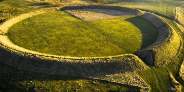 В Исландии нашли огромную искусственную пещеру