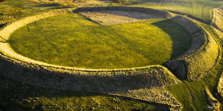 В Исландии нашли огромную искусственную пещеру