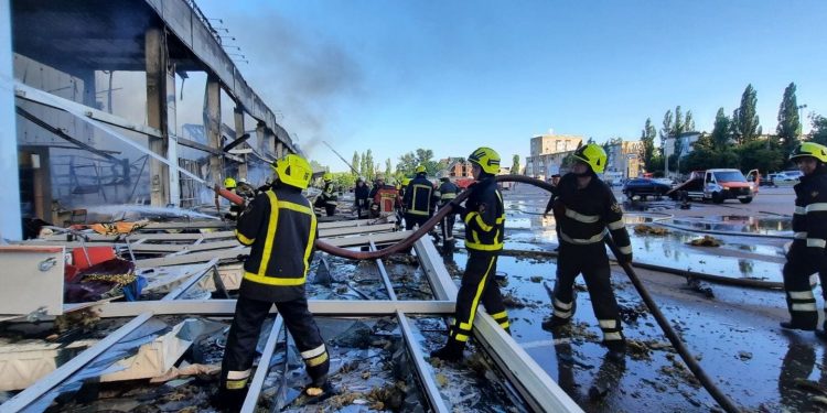 Что известно об ударе по ТЦ “Амстор”