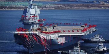 Китай спустил на воду современный авианосец “Фуцзянь”