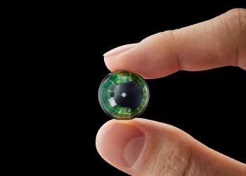 “Умные” контактные линзы с дополненной реальностью