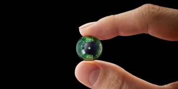 “Умные” контактные линзы с дополненной реальностью