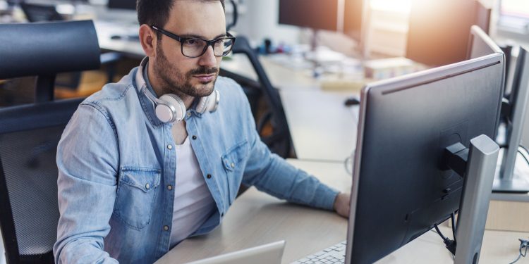 Треть айтишников покинули Россию