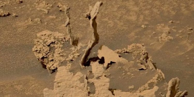 На Марсе обнаружили необычные “столбы”