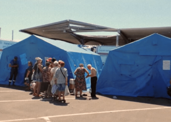 В Мариуполе поставили палатки для “гигиенических процедур”