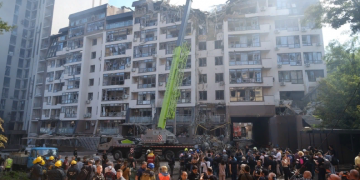 В Киеве ракета попала в многоэтажку