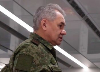 Шойгу первый раз посетил военных РФ