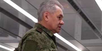 Шойгу первый раз посетил военных РФ