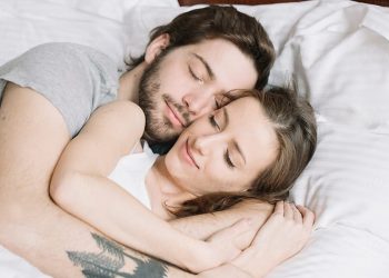 Сон в компании имеет неожиданные преимущества