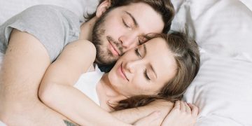 Сон в компании имеет неожиданные преимущества