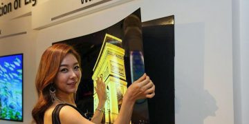 LED-дисплей из стекла толщиной менее 1 миллиметра