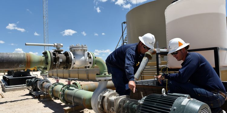 Саудовская Аравия увеличит добычу нефти