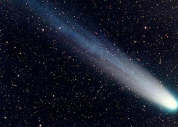 Мимо Земли пролетит комета с гигантским хвостом