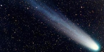 Мимо Земли пролетит комета с гигантским хвостом