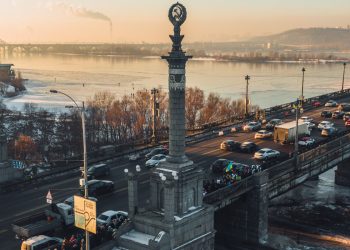 На мосту Патона пустили общественный транспорт