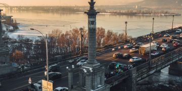 На мосту Патона пустили общественный транспорт