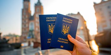 Украинский паспорт можно будет получить за границей