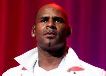 Ар Келли получил 30 лет за торговлю людьми