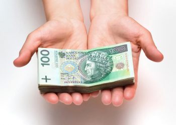 Польша перестаёт выплачивать пособия украинцам