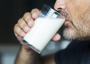 Молоко повышает риск рака у мужчин