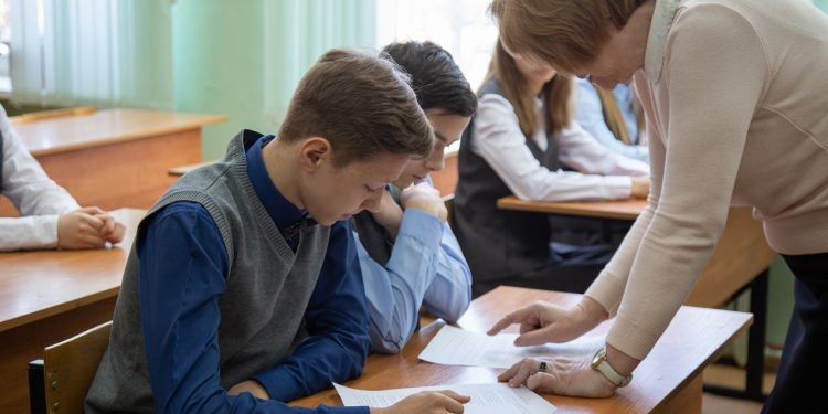 С сентября в Украине дети будут учится в оффлайн-режиме