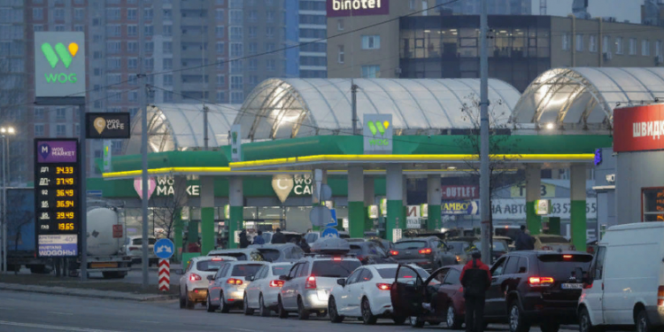 Когда исчезнут очереди за бензином и дизелем