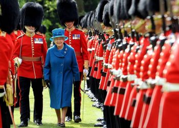 Гвардейцев Елизаветы II арестовали за торговлю наркотиками