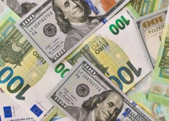 Евро дешевле доллара: мировой рынок не видел такого почти 20 лет