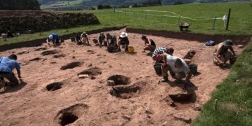 Археологи занялись раскопками гробницы Короля Артура