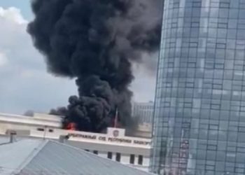 В российской Уфе горит новое здание